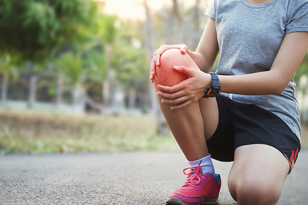 if you like jogging but still suffer knee pain in Surrey, contact our pain clinic